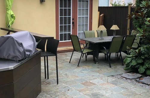 Riley Park Apartment | Garden oasis suite near popular Main street