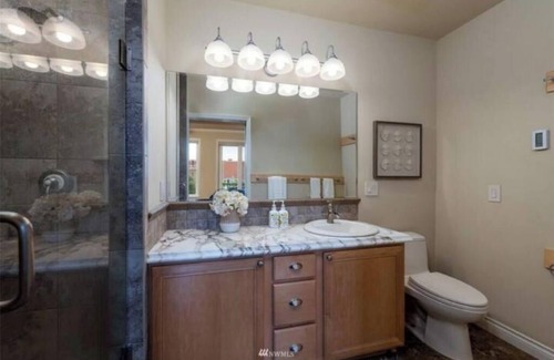 Fairhaven Apartment | Garden Oasis