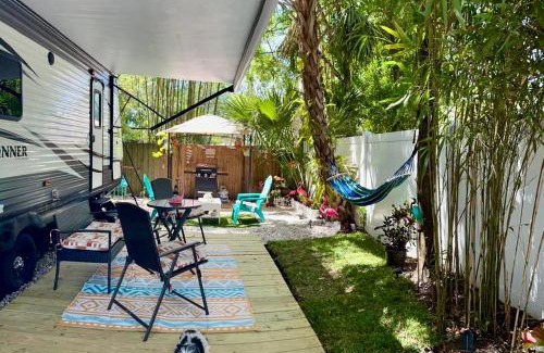 Largo Apartment | Garden Paradise RV Camper near Clearwater Beaches