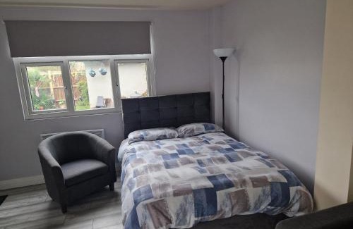 London Borough of Ealing House | Garden Room Northolt Near Heathrow Airport