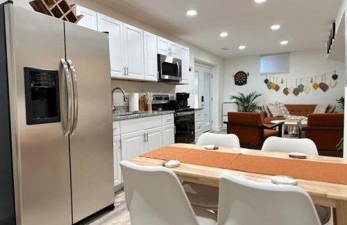 Colesville Apartment | Garden's Grace: Whispers