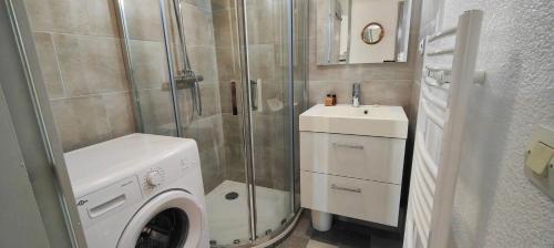 Frejus Port Apartment | Garden studio 150 m from the beach