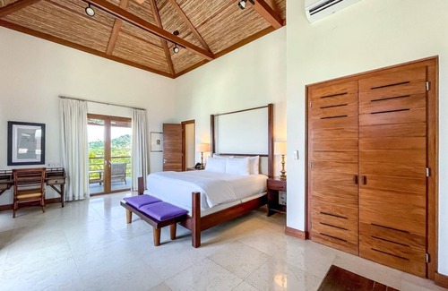 Pristine Bay Hotel | Garden View 1BR Suite at Las Verandas
