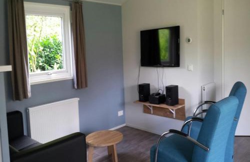 Elst Ski Chalet | Garden View chalet with terrace or conservatory near Amerongse Berg
