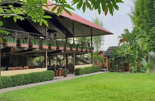 Mungkid House | Garden View Family Room with Extra Bed (Sleep 3)