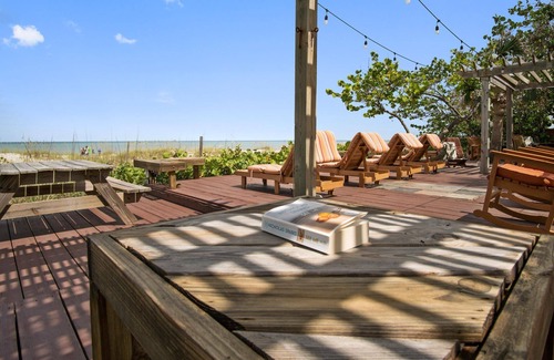Cocoa Beach Apartment | Garden View - One Bedroom Queen at Beach Place Guesthouses