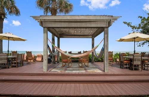 Cocoa Beach Apartment | Garden View - One Bedroom Queen at Beach Place Guesthouses
