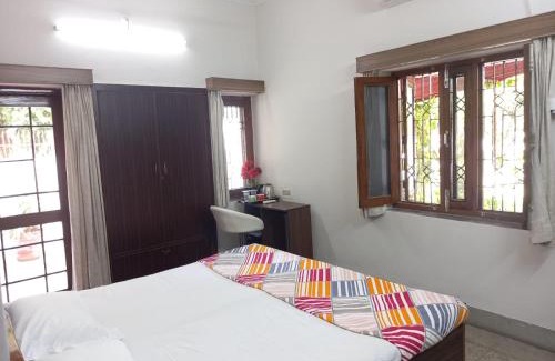 Gomti Nagar Bed & Breakfast | Garden View Residency