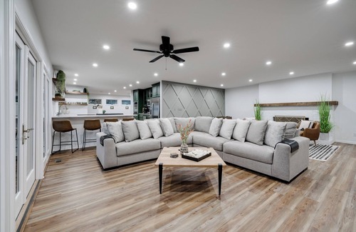 Hot Springs House | GARDEN VIEWS @ PARKWOOD- LAKEFRONT WITH COVERED BOAT SLIP!