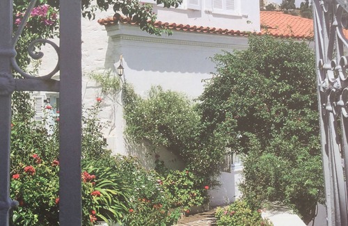 Andros Town House | Garden Villa in Lamyra