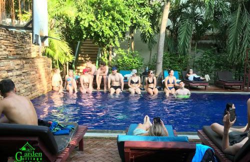Siem Reap Hotel | Garden Village Hostel & Pool Bar