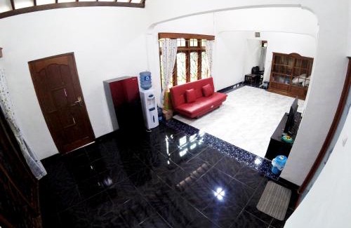 Sari Harjo House | Garden Yard Homestay Jogja