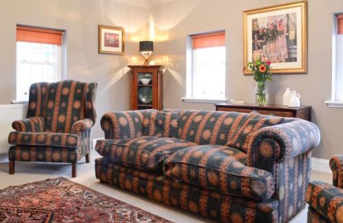 Montrose House | Gardener's Cottage