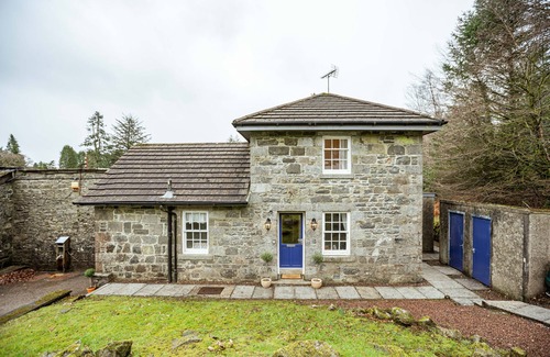 Newton Stewart Cottage | Gardeners Cottage - a cottage that sleeps 4 guests in 3 bedrooms