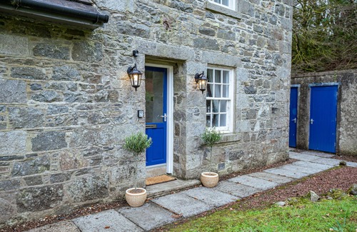 Newton Stewart Cottage | Gardeners Cottage - a cottage that sleeps 4 guests in 3 bedrooms