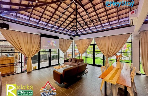 Bukit Baru House | GardenHomeStay TownArea Karaok Mahjong PrivatePool By HeystayManagement