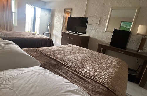 Bearss Plaza Hotel | Gardenview