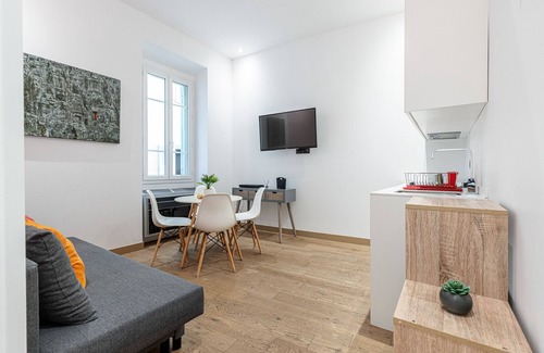 Nice Apartment | Garibaldi Square - Cozy 1 Bdr Old Town AC