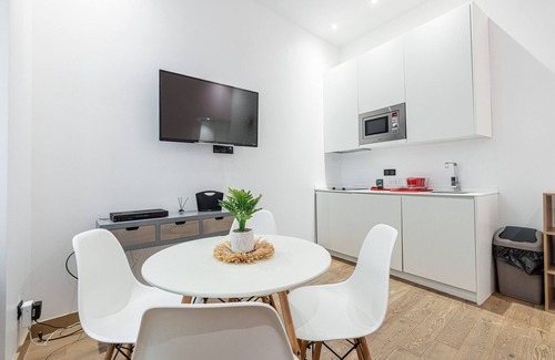 Nice Apartment | Garibaldi Square - Cozy 1 Bdr Old Town AC