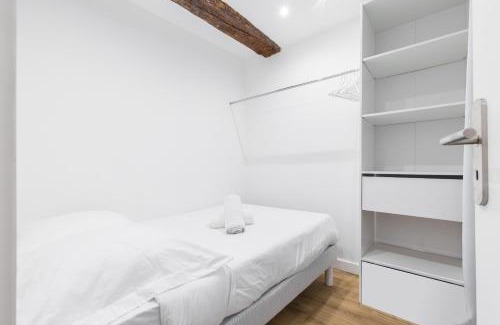 Nice Apartment | Garibaldi Square - Lovely 1 Bdr Old Town