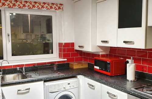 Dartford House | Garland House With Parking & Garden Dartford 2