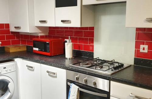 Dartford House | Garland House With Parking & Garden Dartford 2