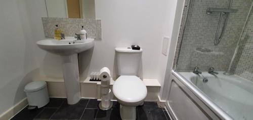 Shacklewell Apartment | Garland Modern Central City Apartment London
