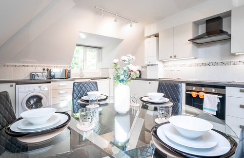 Redhill Apartment | Garland Penthouse|Large 2BR|Close to town centre