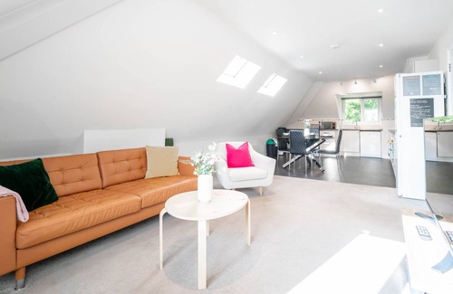 Redhill Apartment | Garland Penthouse|Large 2BR|Close to town centre