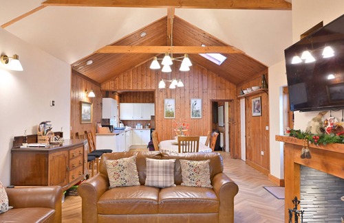 Bargrennan Cottage | Garlies Lodge - a lodge that sleeps 10 guests in 5 bedrooms