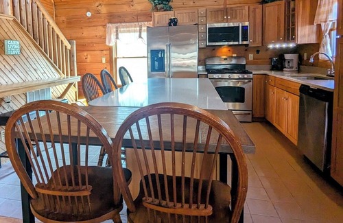 Luray House | Garnerland in Luray 6-BR 3 Bath house with Hot Tub WiFi Pet Friendly in Luray VA