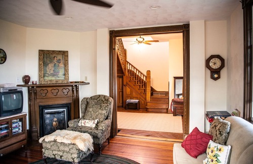 Dickerson Run Bed & Breakfast | Garnet room at The Farmhouse Bed & Breakfast at Maple Bottom Farm -pet friendly