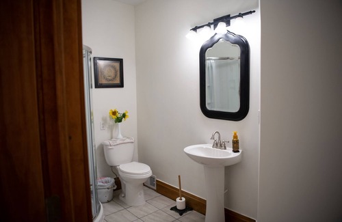 Dickerson Run Bed & Breakfast | Garnet room at The Farmhouse Bed & Breakfast at Maple Bottom Farm -pet friendly