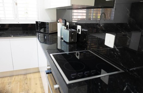 Belville Apartment | Garten Wohnung mit Pool