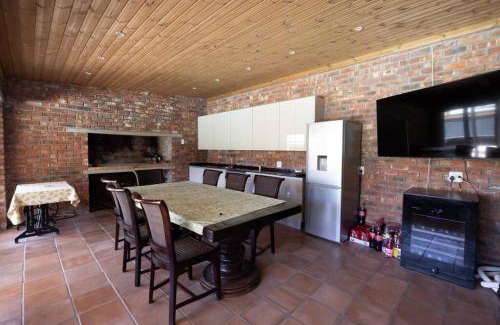 Belville Apartment | Garten Wohnung mit Pool, 2 Schlafzimmer