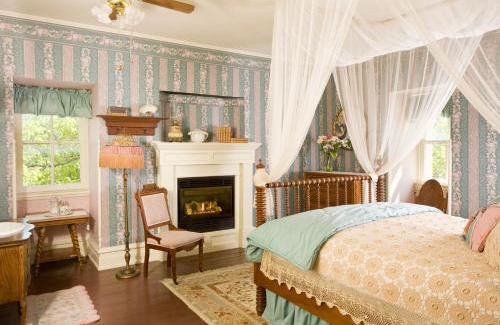Hannibal Bed & Breakfast | Garth Woodside Mansion Bed and Breakfast