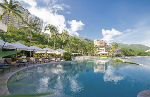 South Shore Hotel Area Apartment | Garza Blanca Condo