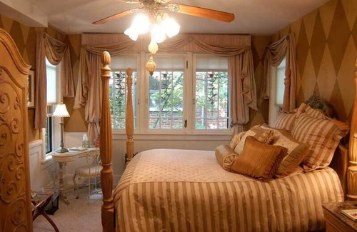 Clifton Bed & Breakfast | Gaslight Bed and Breakfast