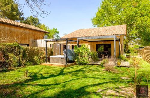 Gastes Ski Chalet | Gastes, Charmant chalet en bois avec Jacuzzi 6 pers