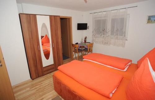 Randegg House | Gasthaus-Pension Fischerkeller