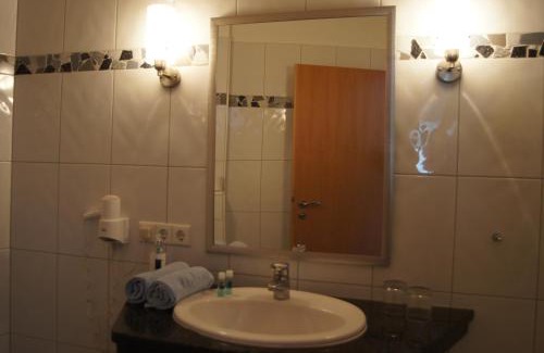 Wahlwies Hotel | Gasthof zum Adler - Wahlwies-3 km z Bodensee Hotel geöffnet - Rest-Mo-Di-geschl