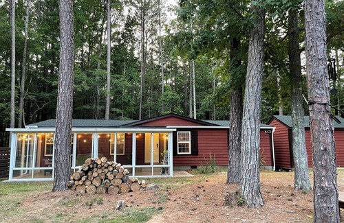 Littleton House | Gaston Getaway- Location, Lake, Fun & Firepit!