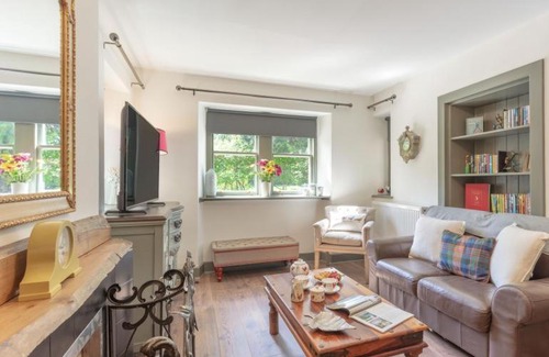 Laurencekirk House | Gate Lodge with Hot Tub