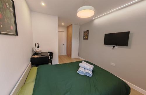 Patchway House | Gated 2 Guests Private House Free Parking