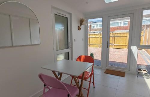 Patchway House | Gated 2 Guests Private House Free Parking