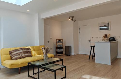 Patchway House | Gated 4 Guests House Free Parking