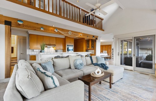 San Rafael House | Gated 6BD Retreat: Bay Views,HotTub,Theater,Games