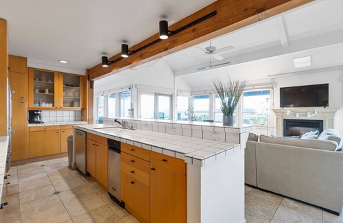 San Rafael House | Gated 6BD Retreat: Bay Views,HotTub,Theater,Games