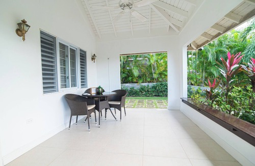 St. Ann's Bay House | Gated Boho 3-bedroom house with WiFi, gym pool , beach in Ocho Rios