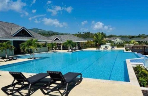 St. Ann's Bay House | Gated Boho 3-bedroom house with WiFi, gym pool , beach in Ocho Rios